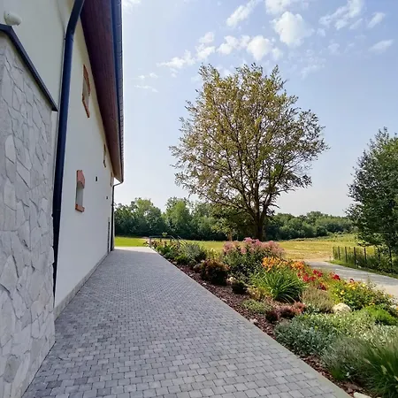 Gospodarstwo wiejskie Winnica Novi - Cianowice Duze